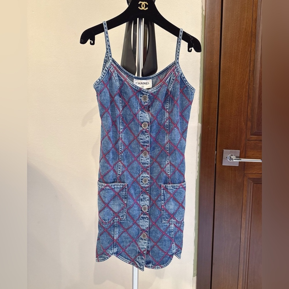 Perfect condition- Chanel 2022 Scalloped Denim Dress Size 36 / S